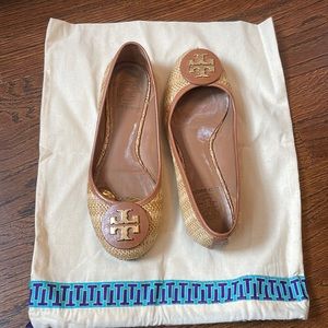 Signature Tory Burch straw ballet flat